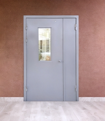 Остекленная подъездная дверь