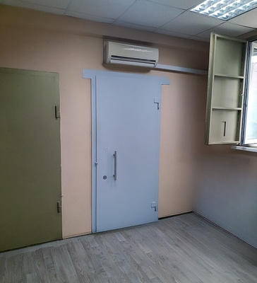 Дверь для комнаты хранения