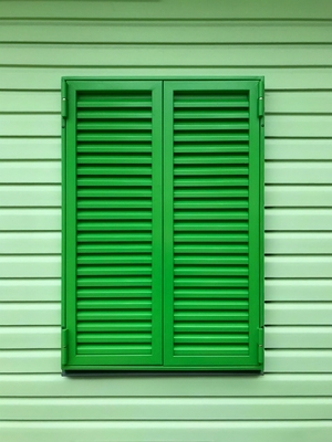 Зеленые ставни жалюзи