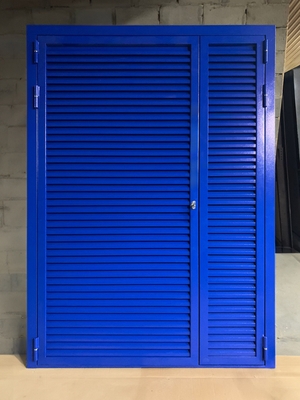 Полуторные ставни синего цвета